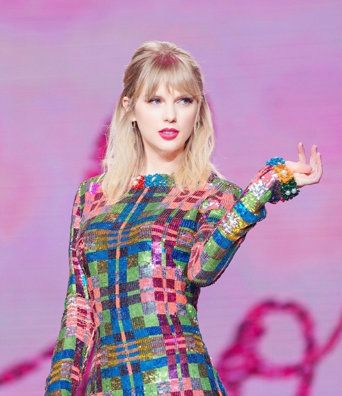 Overcoming everything, Taylor Swift has become one of the most successful phenomena in the European and American music industry.