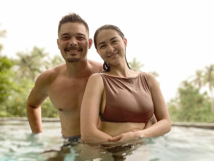 Showing off romantic photos with her husband under the swimming pool, but the 'huge' bust of 'The most beautiful beauty in the Philippines' Marian Rivera is the focus of everyone's attention