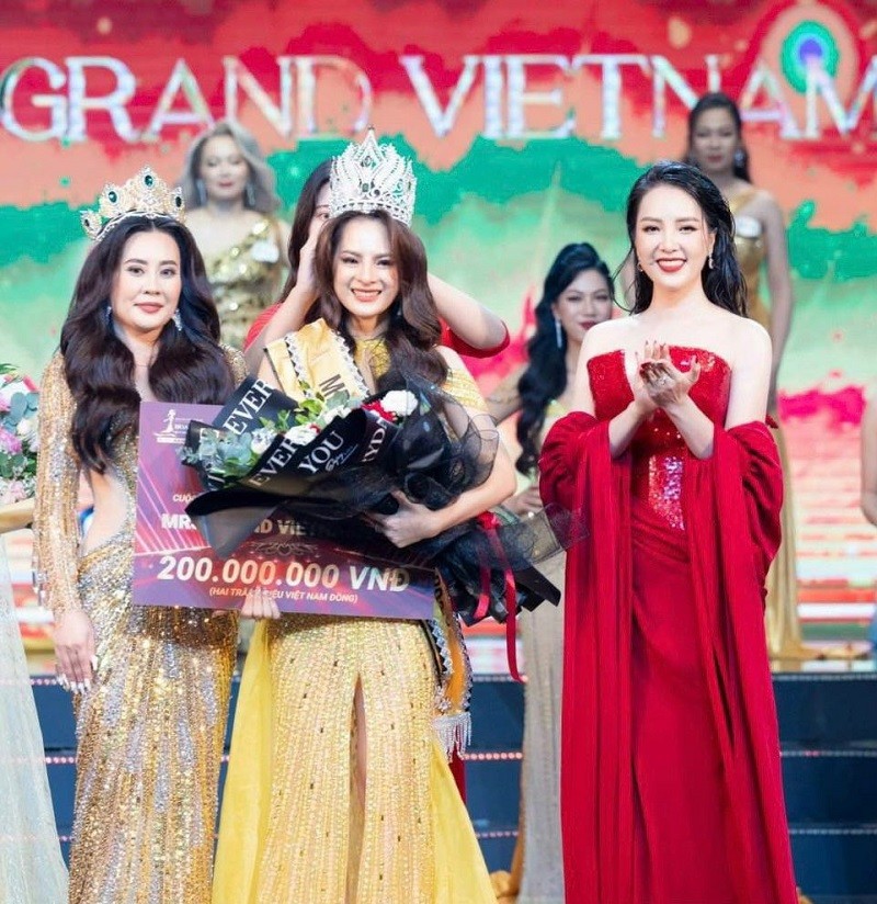 View - 
            Đoàn Thị Thu Hằng đăng quang Mrs Grand Vietnam 2023
    