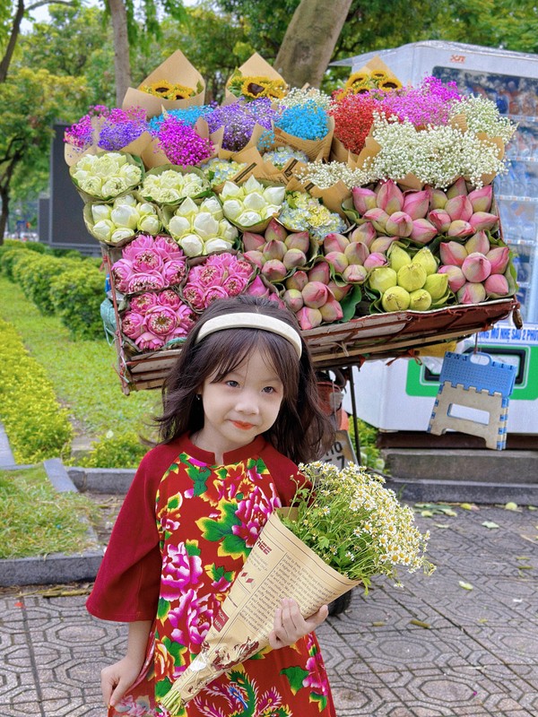 View -             Những em bé bắt trend mùa thu Hà Nội làm netizen thích thú    