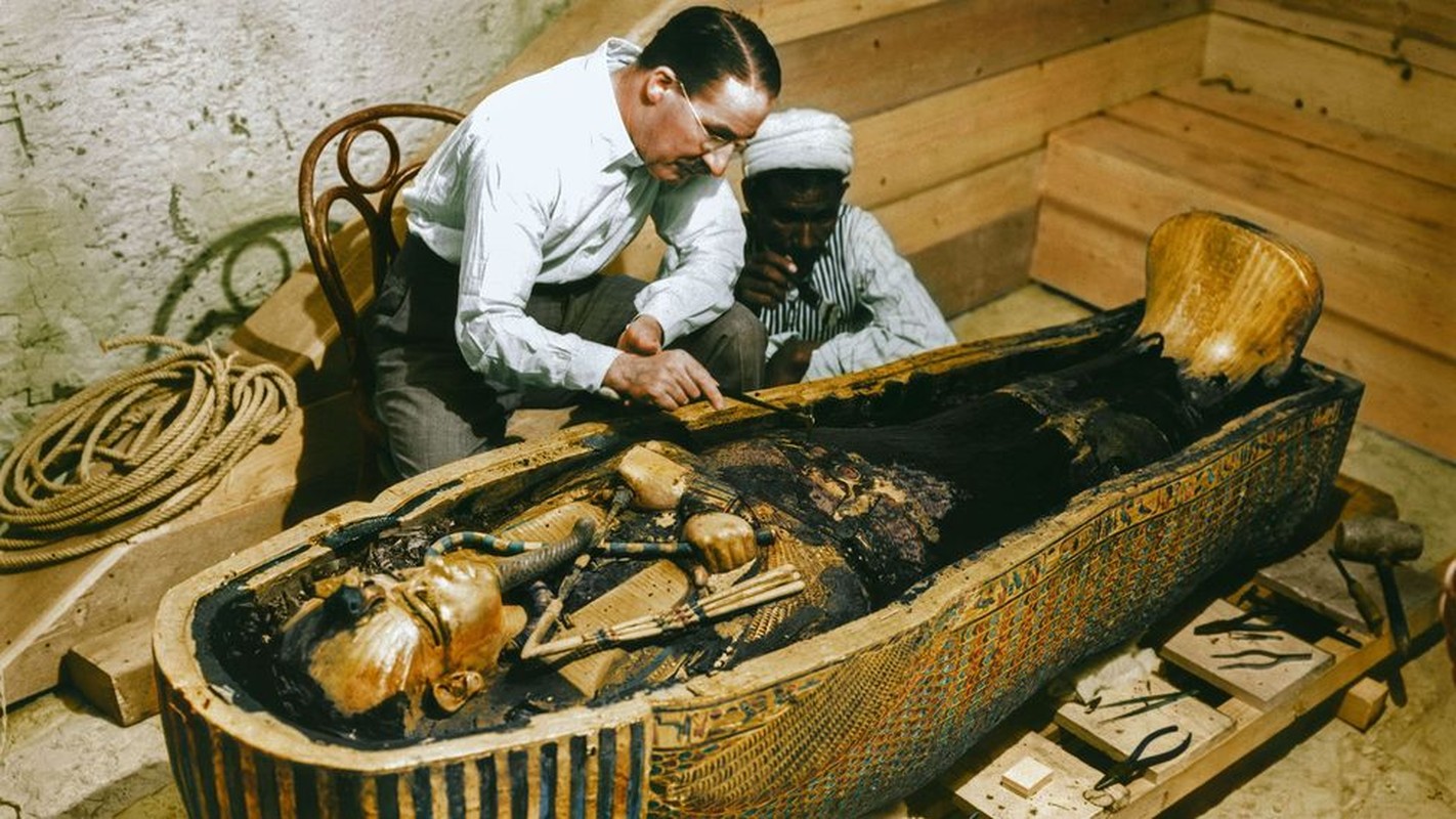             Mở mộ Pharaoh Tutankhamun, chuyên gia giật mình thấy điều không tưởng    