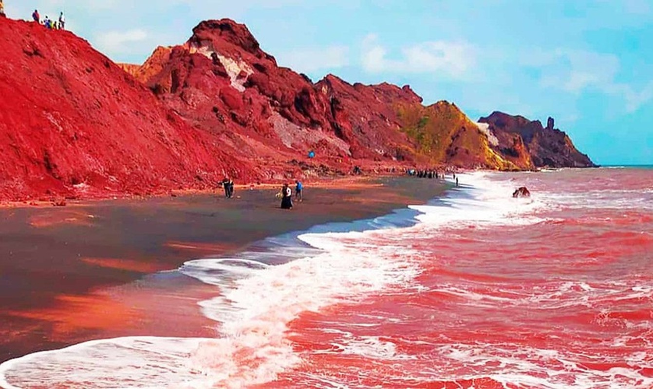 Mê mẩn những bãi biển màu mè nhất Trái Đất