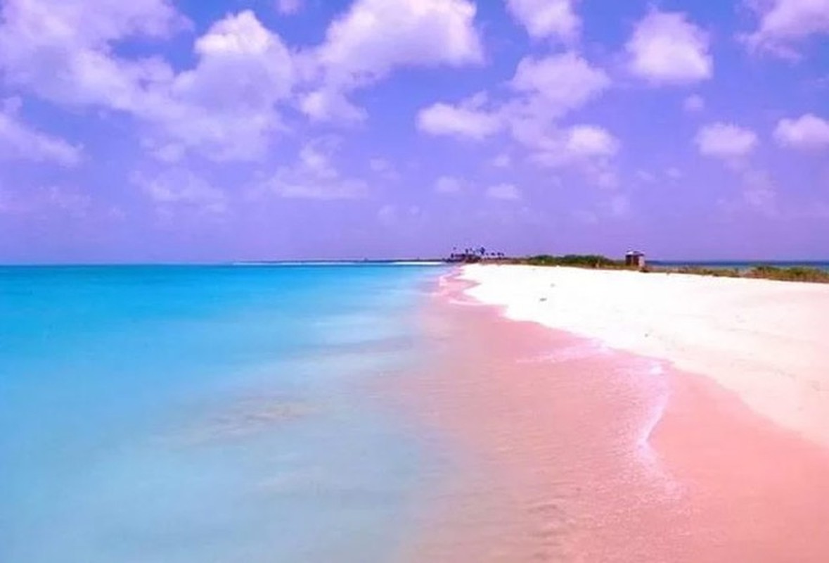 Mê mẩn những bãi biển màu mè nhất Trái Đất