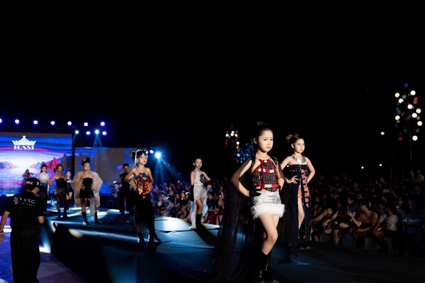 View -             CEO Nguyên Quỳnh đưa thương hiệu Ram Fashion đến với '9 Fashion Show'    