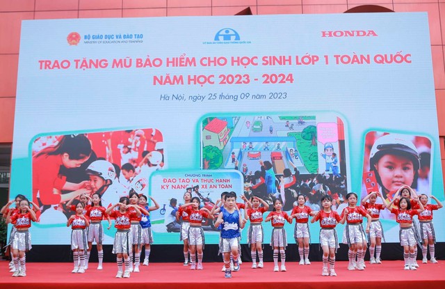 View -             Dành tặng 2 triệu mũ bảo hiểm đạt chuẩn cho học sinh lớp 1 trên toàn quốc    