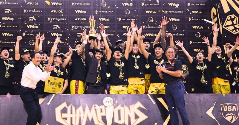 View -             Loạt ảnh Saigon Heat vô địch VBA 2023, lần đầu giương cao cúp vàng trên sân nhà CIS    