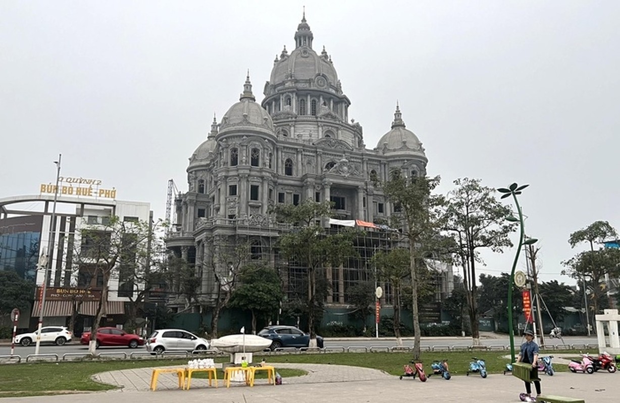             Cận cảnh tòa lâu đài nghìn tỷ của đại gia Phú Thọ    