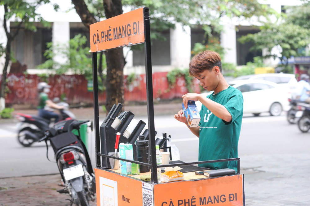 View -             Trào lưu bán 'cafe dạo' ở Hà Nội    