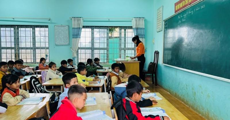             Đắk Lắk: Huyện Krông Pắc thiếu giáo viên, phải nhập 6 lớp thành 3 lớp    
