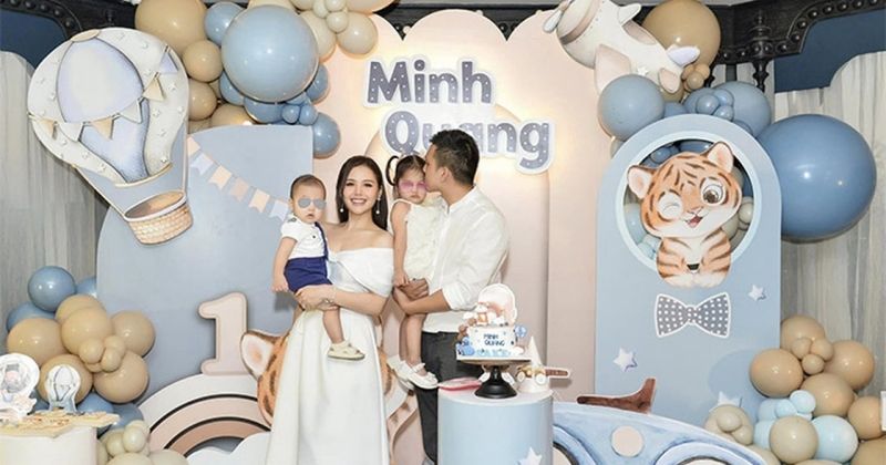 View -             Phanh Lee tổ chức sinh nhật con trai, vẫn nhất định giấu mặt chồng    