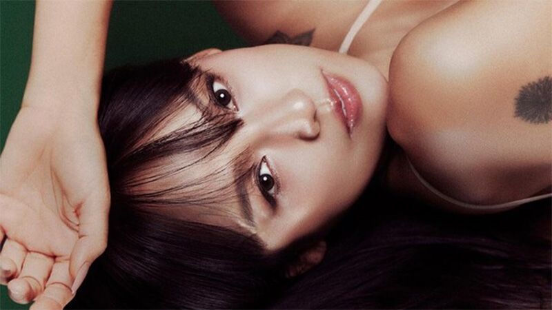 View -             Lee Hyori khoe vẻ đẹp 'vượt thời gian' trên bìa Cosmopolitan    