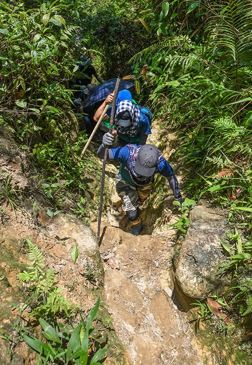 View -             Phát hiện điểm leo núi có cái tên đặc biệt cách Hà Nội hơn 400km, du khách nhận xét 'không phải ai cũng đi được'    