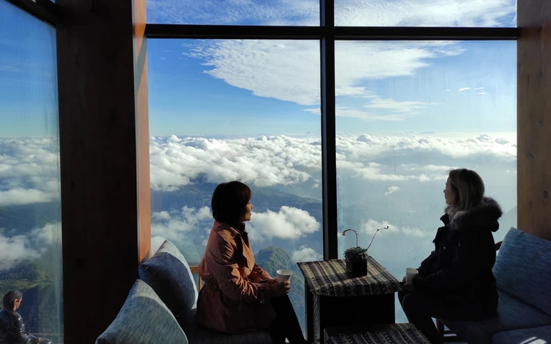             Chiêm ngưỡng biển mây trên đỉnh Fansipan    