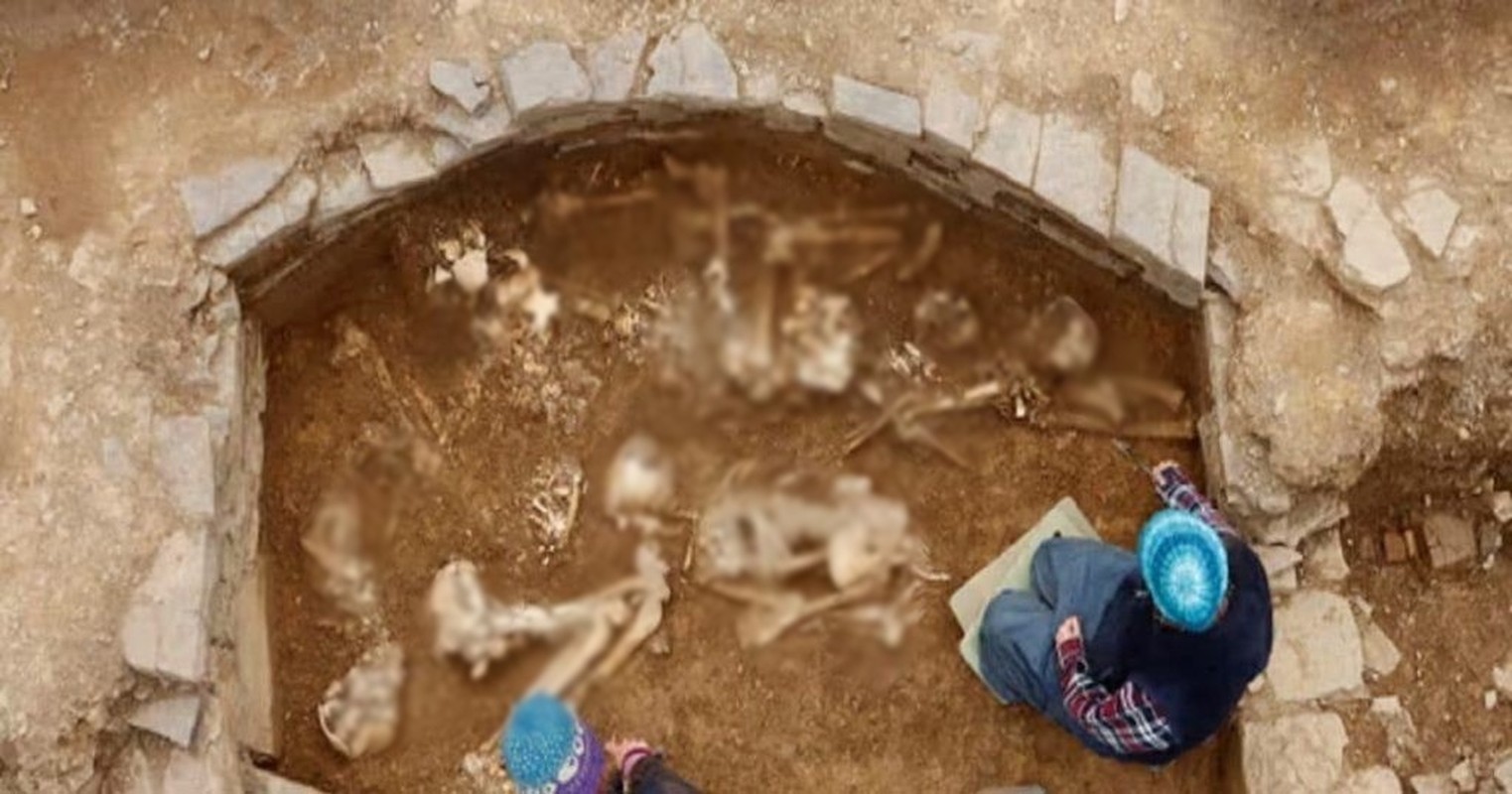 View -             Khai quật mộ cổ 5.000 tuổi, chuyên gia 'ngã quỵ' nthấy cảnh tượng này    