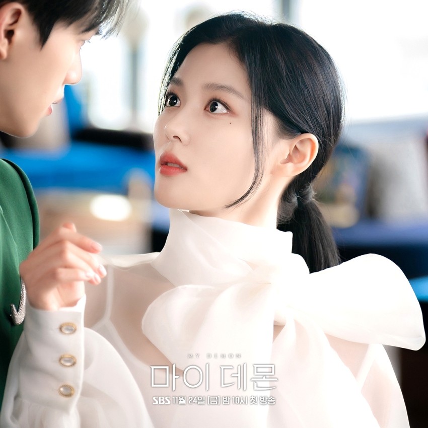 View -             Song Kang 'hớp hồn' Kim Yoo Jung trong phim mới 'My Demon', mở đầu là đám cưới lãng mạn!    