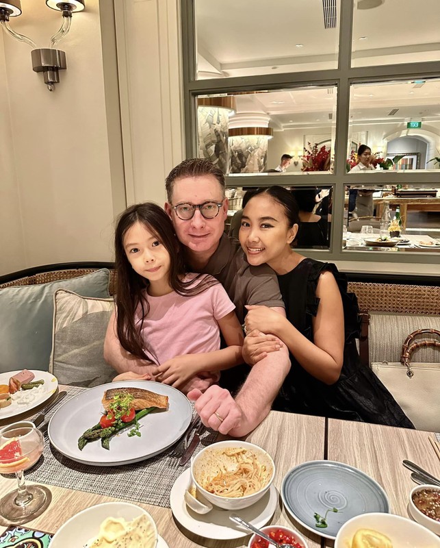 Có gì trong căn nhà của Đoan Trang và chồng Tây ở Singapore?