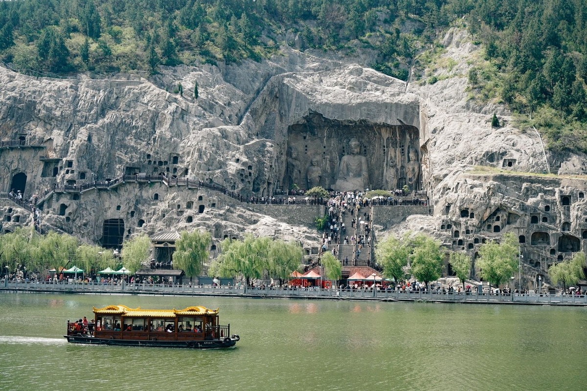 View -             Chiêm ngưỡng hang đá thiêng nghìn tuổi nổi tiếng nhất Trung Quốc    