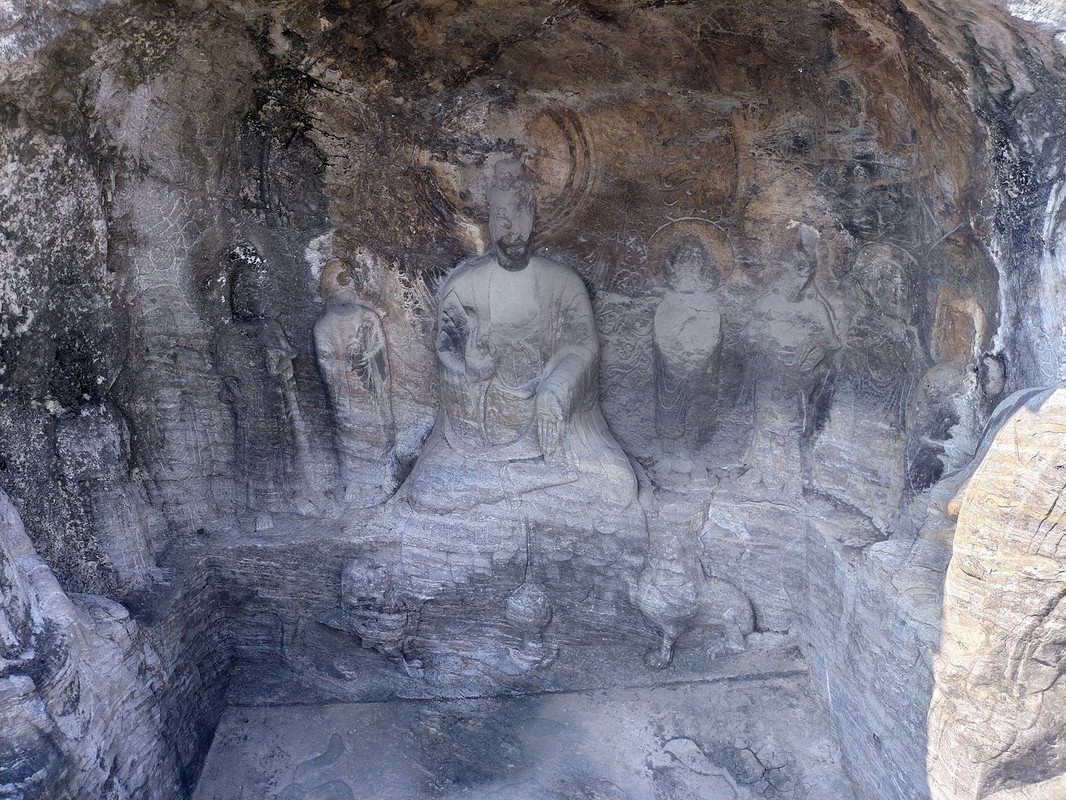             Chiêm ngưỡng hang đá thiêng nghìn tuổi nổi tiếng nhất Trung Quốc    