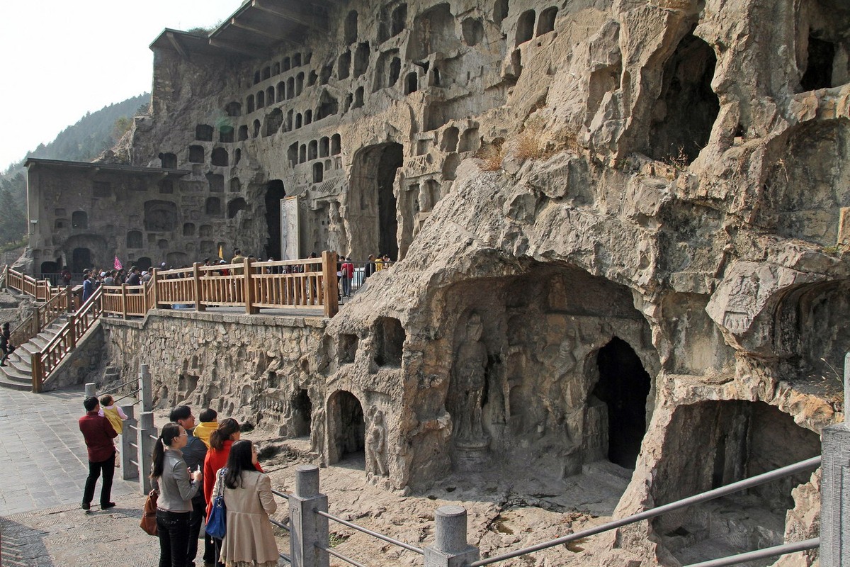             Chiêm ngưỡng hang đá thiêng nghìn tuổi nổi tiếng nhất Trung Quốc    
