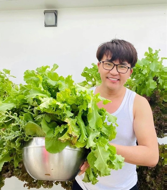 Vườn rau thủy canh đủ loại trong nhà 'MC giàu nhất Việt Nam'
