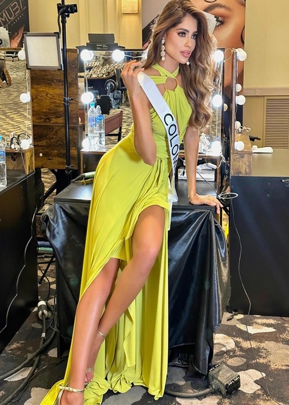 View -             Chân dung đối thủ có chồng con của Bùi Quỳnh Hoa ở Miss Universe    