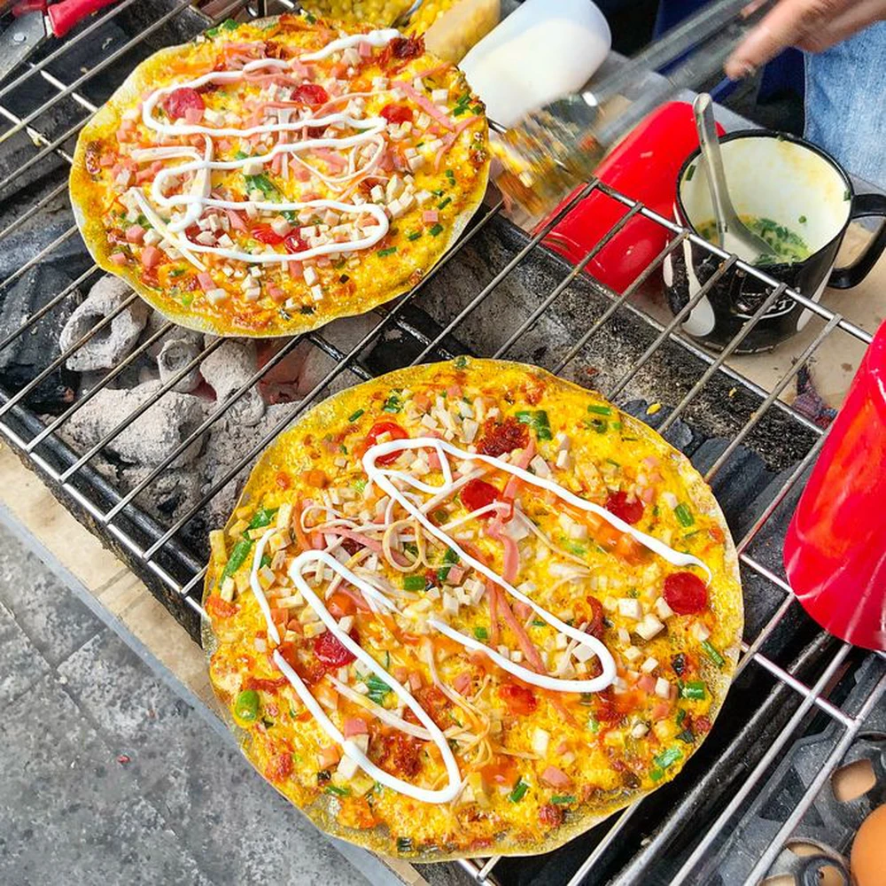 View -             Khách Tây trầm trồ trước 'pizza kiểu Việt Nam', nhận xét 'nó thật sự giàu hương vị'    