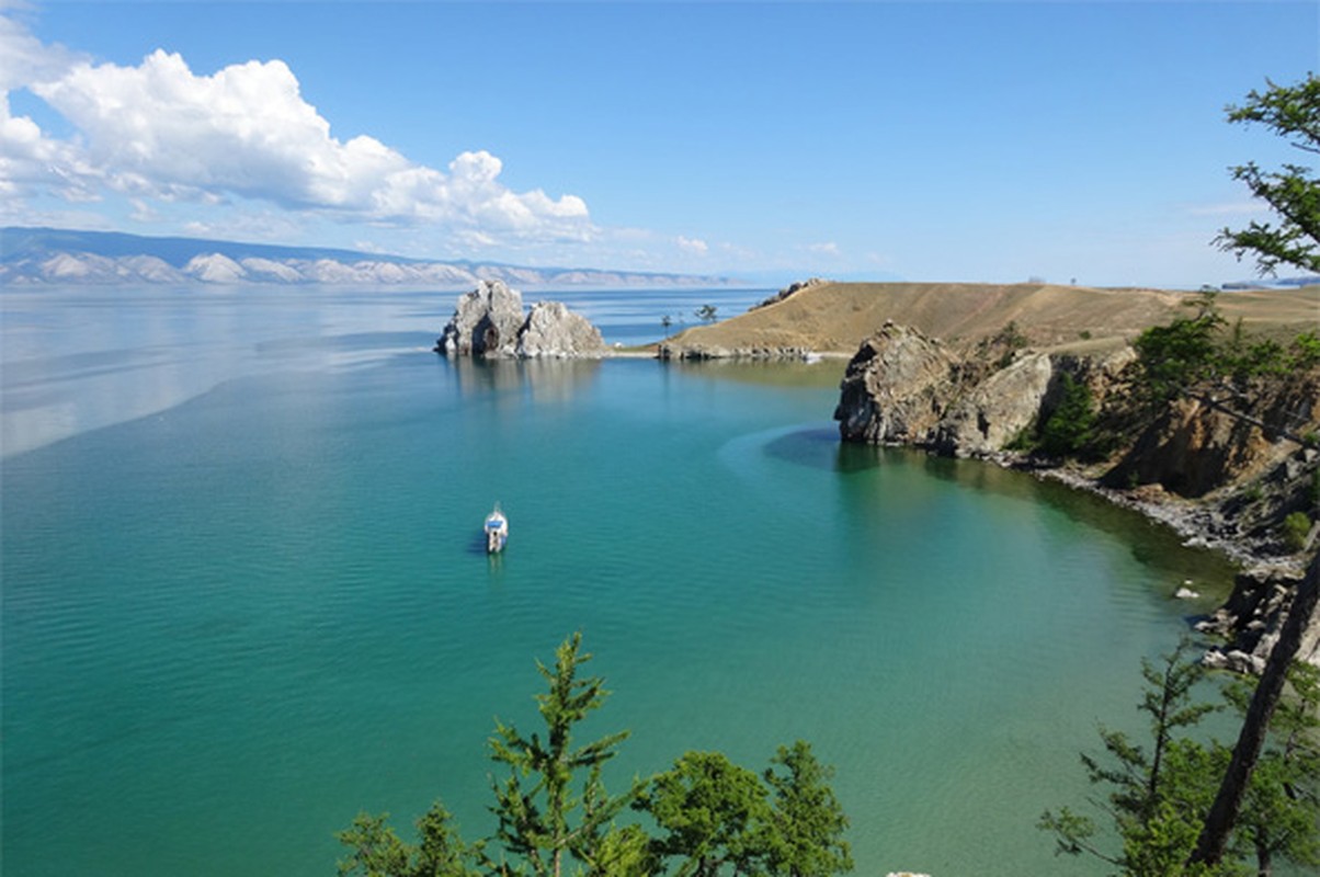 View -             1.600 tấn vàng ẩn giấu dưới hồ Baikal, vì sao không ai dám vớt?    