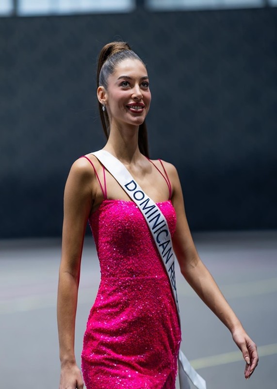             Nhiều đối thủ vượt mặt Bùi Quỳnh Hoa trong bảng dự đoán Miss Universe    