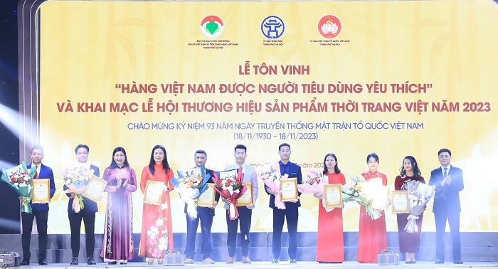 View -             Tôn vinh 150 sản phẩm hàng Việt được người tiêu dùng yêu thích năm 2023    