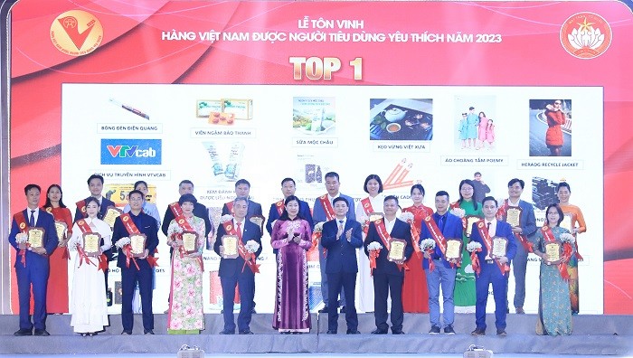 View -             Tôn vinh 150 sản phẩm hàng Việt được người tiêu dùng yêu thích năm 2023    