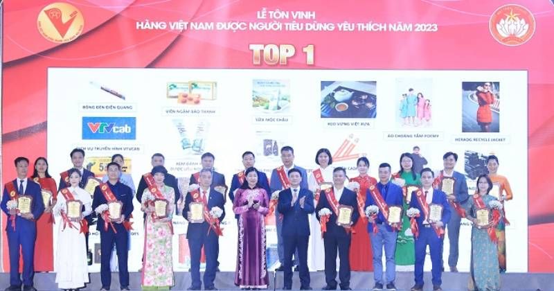 View -             Tôn vinh 150 sản phẩm hàng Việt được người tiêu dùng yêu thích năm 2023    