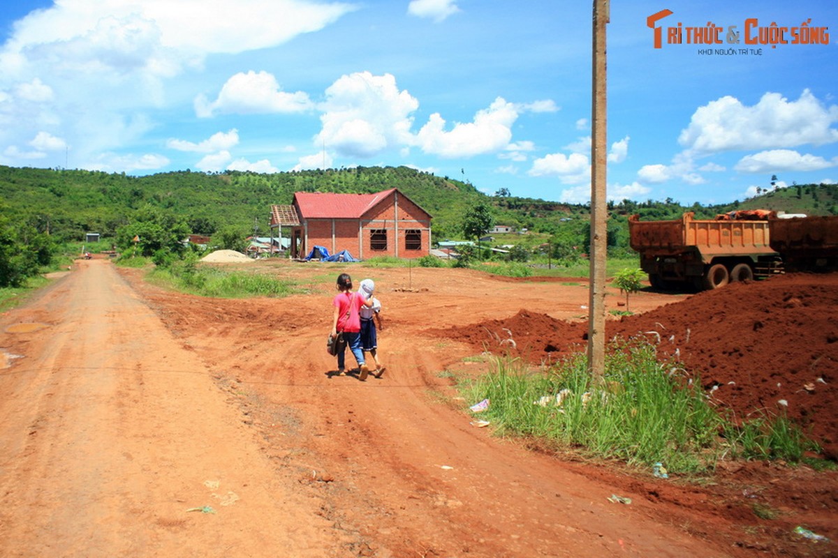 View -             Truyền thuyết lạ lý giải vì sao đất Tây Nguyên 'đỏ rực như lửa'    