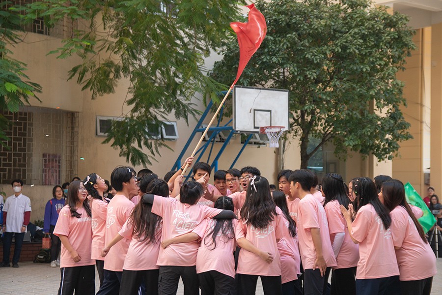 View -             Sàn đấu vũ đạo đa màu sắc trong ngày hội Flashmob tại trường Chuyên Sư Phạm    