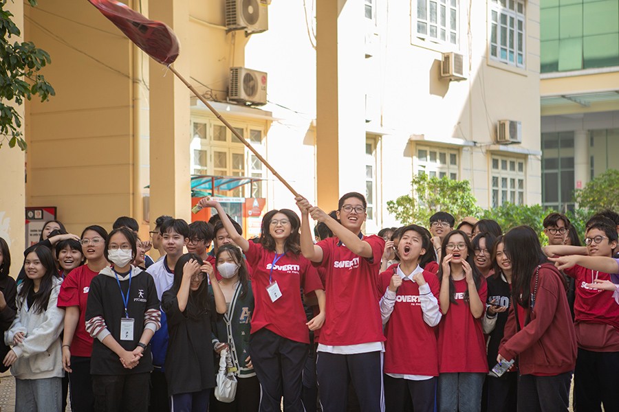 View -             Sàn đấu vũ đạo đa màu sắc trong ngày hội Flashmob tại trường Chuyên Sư Phạm    