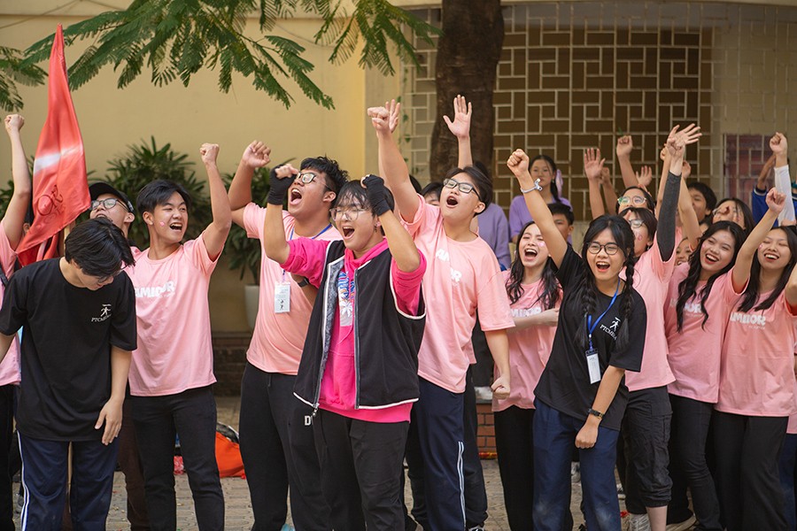 View -             Sàn đấu vũ đạo đa màu sắc trong ngày hội Flashmob tại trường Chuyên Sư Phạm    