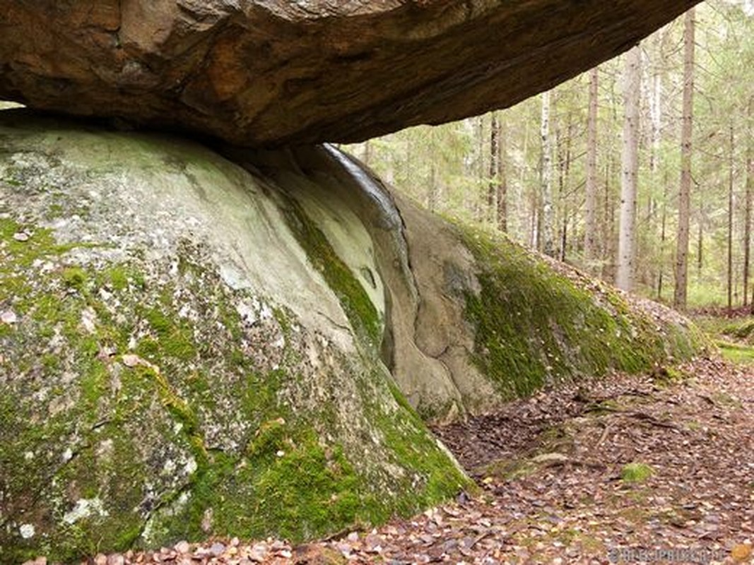 View -             Bí ẩn tảng đá chênh vênh cả ngàn năm... không bao giờ bị đổ    