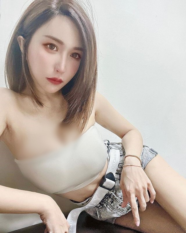 View -             Ngượng đỏ mặt hot girl xinh đẹp mặc trễ nải khoe body cực nuột    