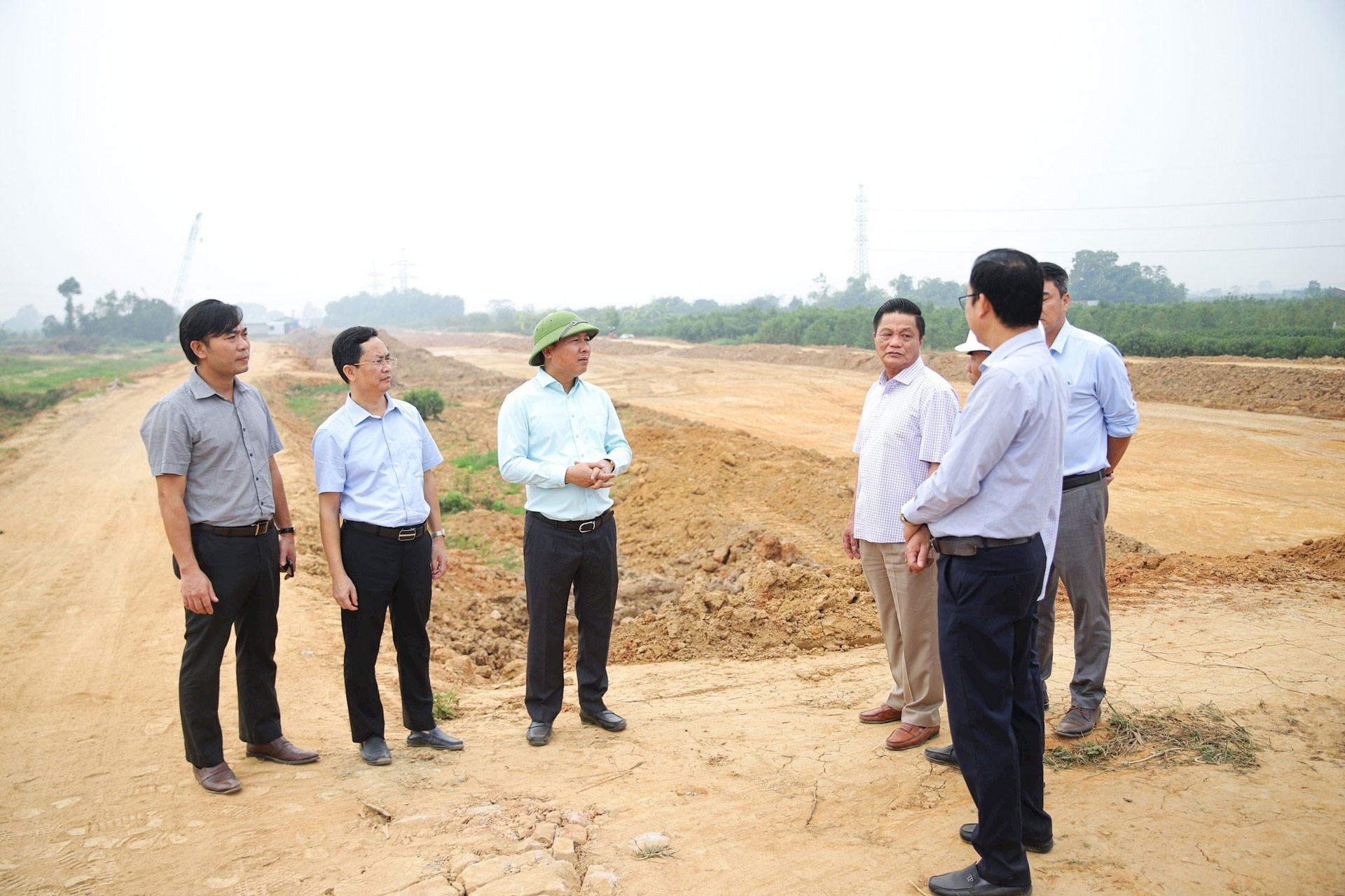 View -             Mê Linh: Đồng loạt triển khai 8 mũi thi công dự án đường Vành đai 4 - Vùng Thủ đô    