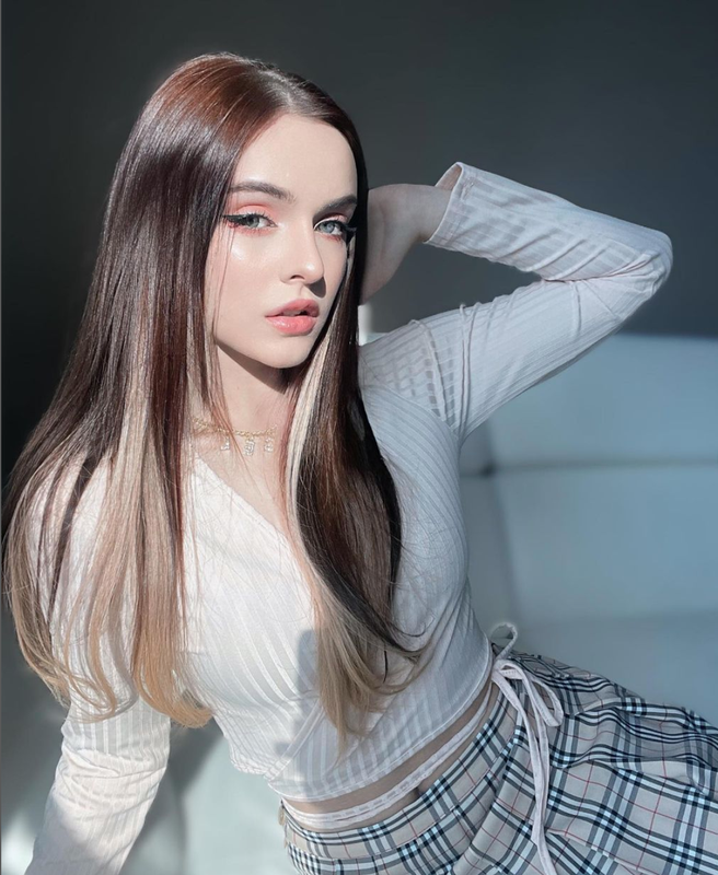 View -             Cô gái Nga tiếp tục lọt top 100 gương mặt đẹp 2023 là ai?    
