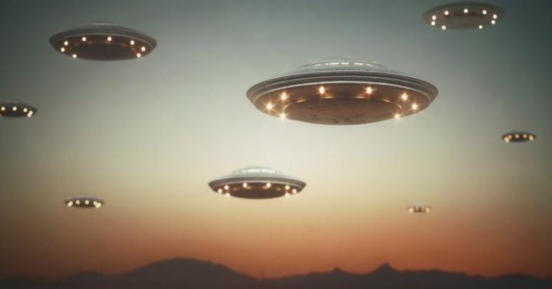             Rộ tin CIA thu hồi 2 UFO vẹn nguyên: Dính dáng người ngoài hành tinh?    