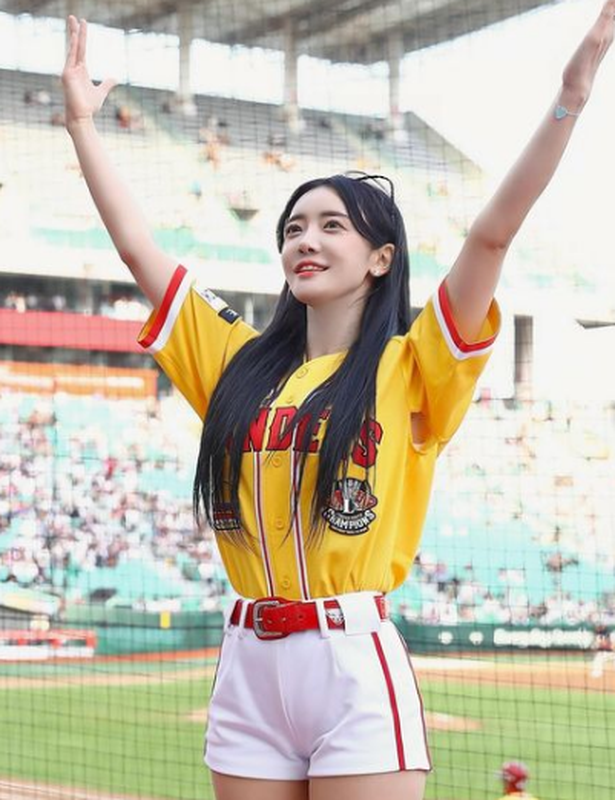 View -             'Nữ thần cổ vũ' Hàn Quốc khiến fans xiêu lòng với body nóng bỏng    