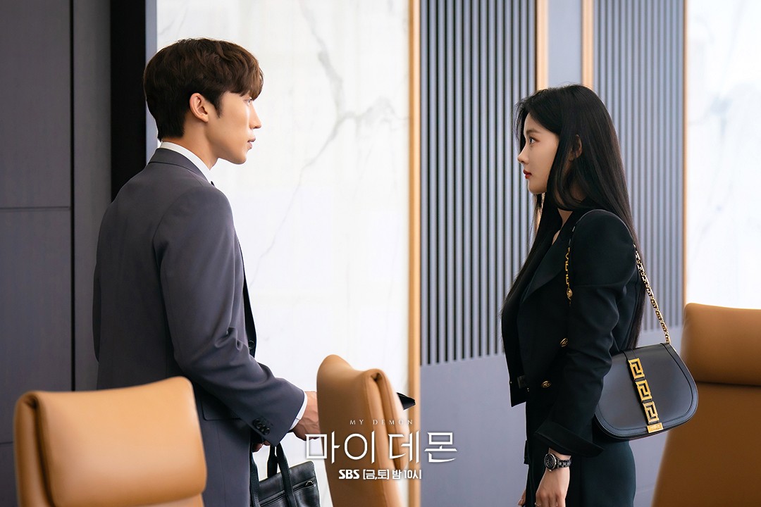 View -             'My Demon' tập 5: Song Kang bắt đầu yêu Kim Yoo Jung, nổi đoá khi 'crush' đòi kết hôn với người khác?    