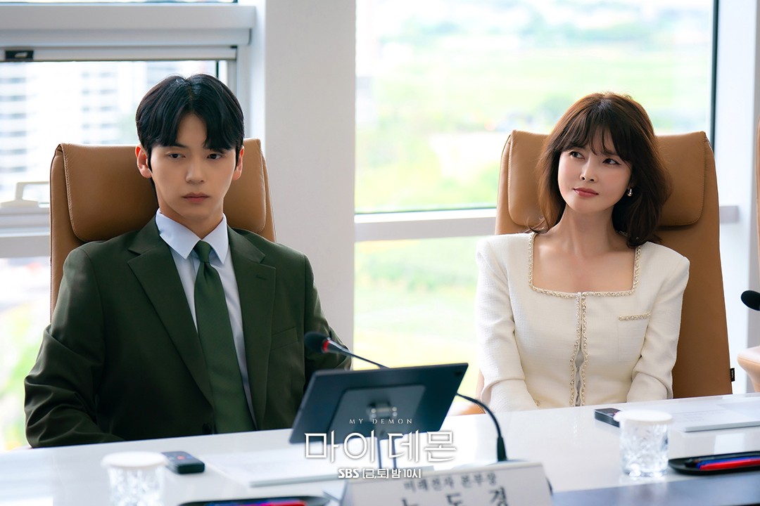 View -             'My Demon' tập 5: Song Kang bắt đầu yêu Kim Yoo Jung, nổi đoá khi 'crush' đòi kết hôn với người khác?    