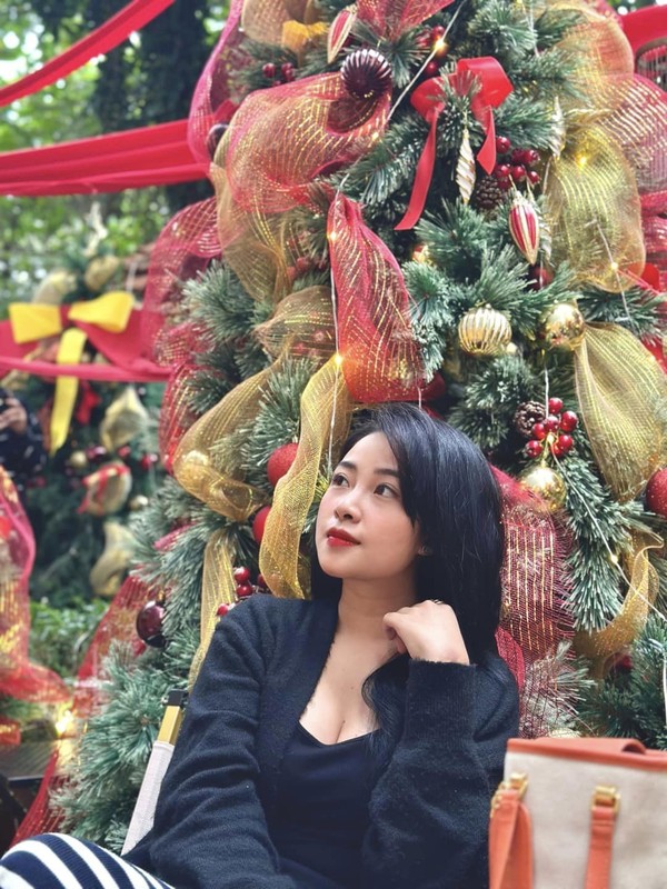 View -             Dàn WAGs Việt đọ sắc bên cây thông Noel, nhan sắc ra sao?    
