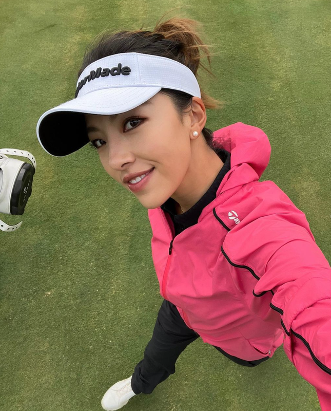 View -             Vẻ nóng bỏng của nữ golf thủ Trung Quốc xinh đẹp nhất thế giới    