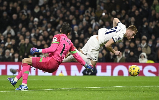 View -             Thua ngược ngỡ ngàng, Tottenham lập kỷ lục buồn Ngoại hạng Anh    