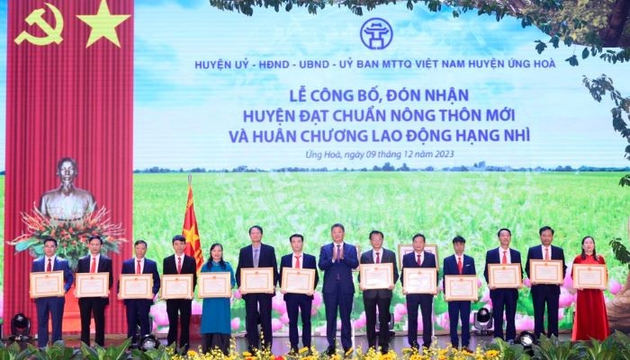 View -             Huyện Ứng Hòa đón nhận huyện đạt chuẩn nông thôn mới và Huân chương Lao động hạng Nhì    