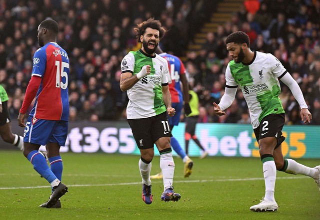 View -             Salah ghi bàn thứ 200, Liverpool hạ Crystal Palace lên ngôi đầu bảng    