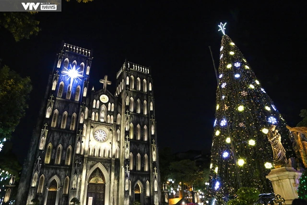             Hà Nội: Các nhà thờ trang hoàng lung linh, lộng lẫy chào đón Giáng sinh 2023    