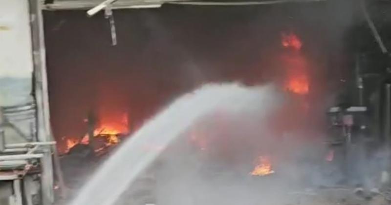             Hà Nội: Cháy lớn tại cửa hàng cơ khí, phế liệu tại Nam Từ Liêm    